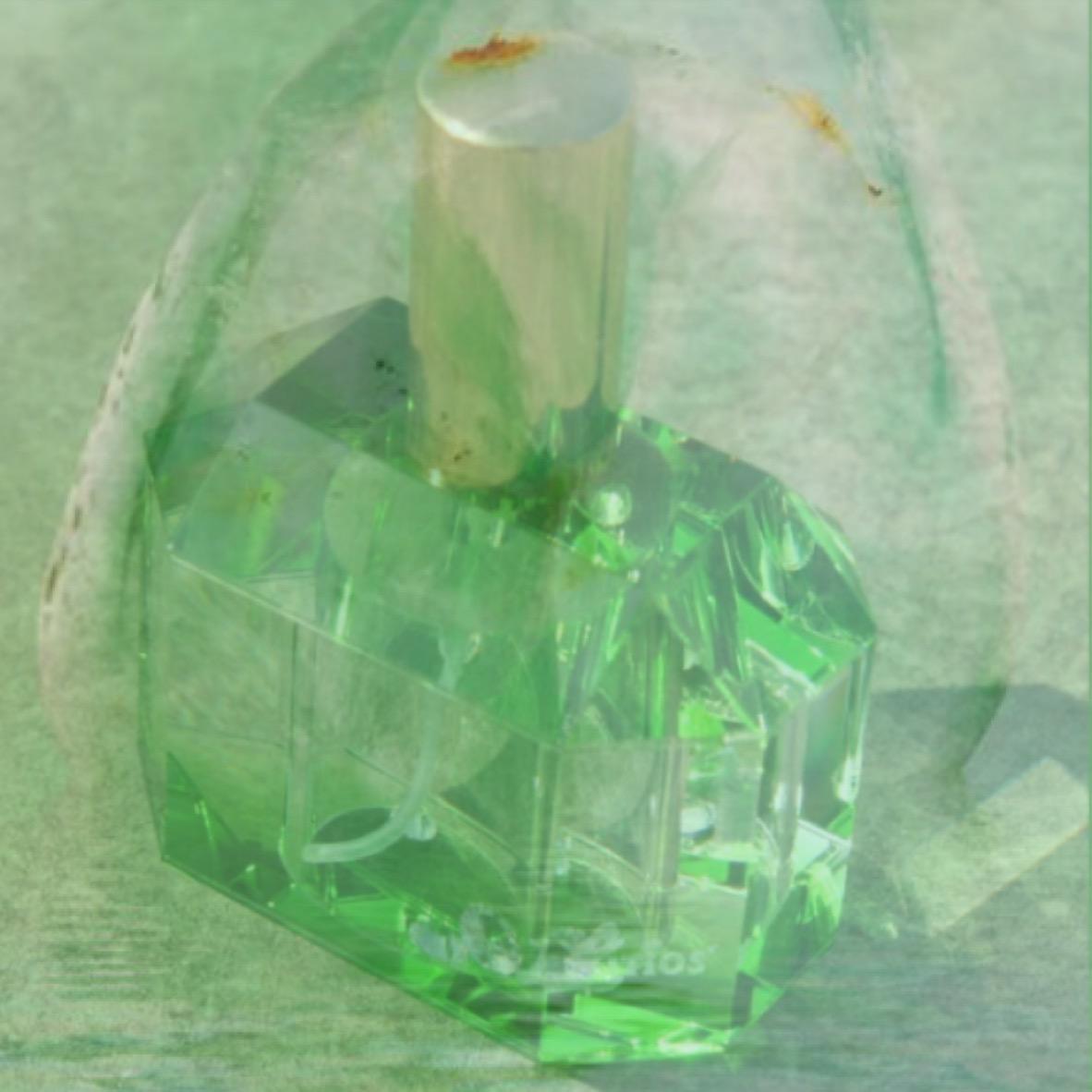 Channeling smaragdgrüne Diamant-Essenz